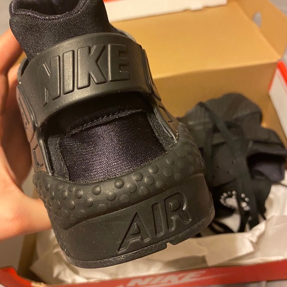 Brand New, Never Worn, in Original Box - Picture 4 of 5